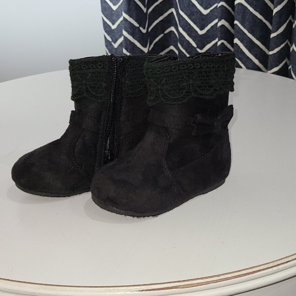 Black Lace Collar & Bow Suede Boot - Girls